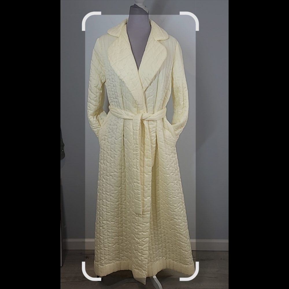 Vintage Barbizon quilted ivory long robe jacket